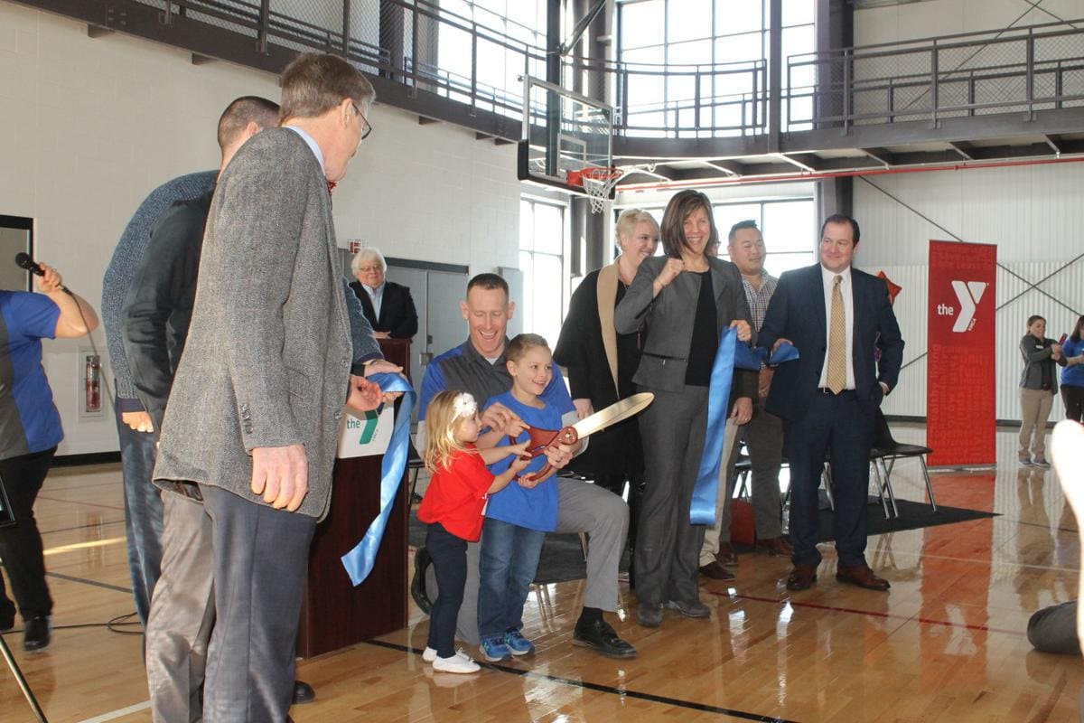 Kids cut ribbon